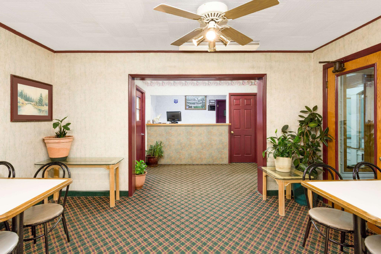 Public Area, Knights Inn  Galax VA, Galax