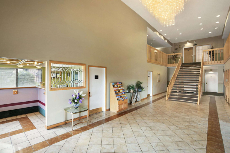 Public Area 3, Super 8 by Wyndham Columbia City, Whitley