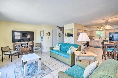 Condo with Private Beach Entry Near Yorktown!, Hampton