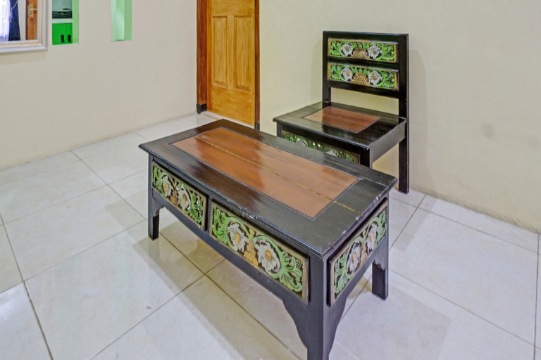 Public Area 3, OYO 90737 Losmen Aini Syariah, Malang
