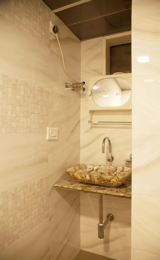 Bathroom 4, Hotel Satellite, Mumbai Suburban