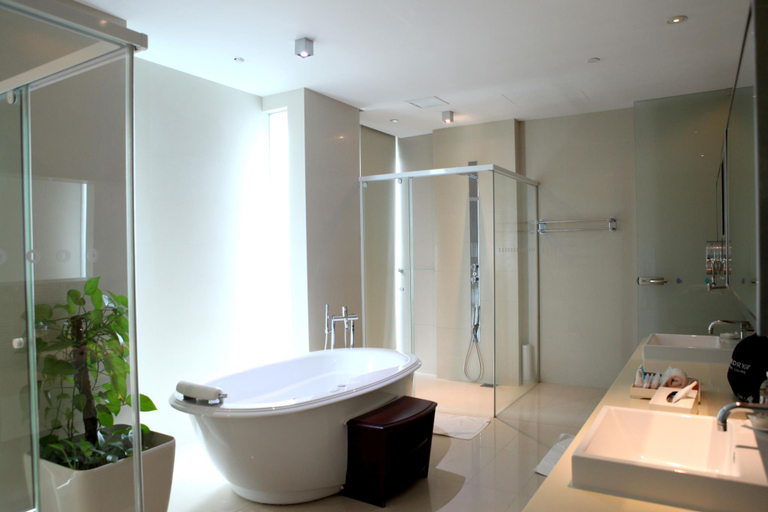 Bathroom 5, ONE15 Marina Hotel Sentosa Cove, Singapura
