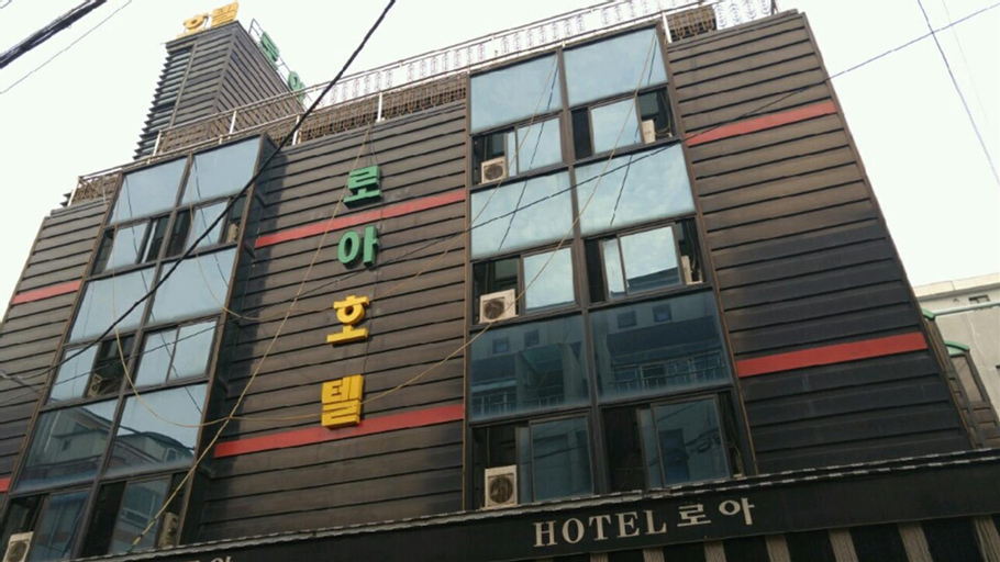 Roa hotel, Nam