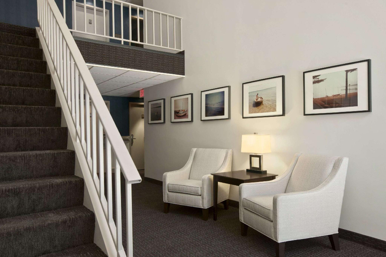 Public Area 2, Travelodge by Wyndham Hubbard OH, Trumbull