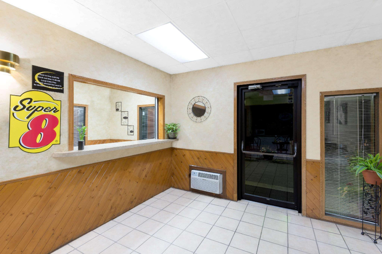 Public Area, Super 8 By Wyndham Algona, Kossuth