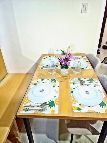 The persimmon nice location with free WIFI and POOL, Cebu City