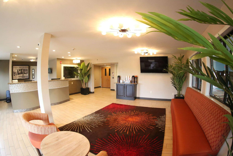 Public Area 2, Super 8 By Wyndham Portsmouth, Scioto