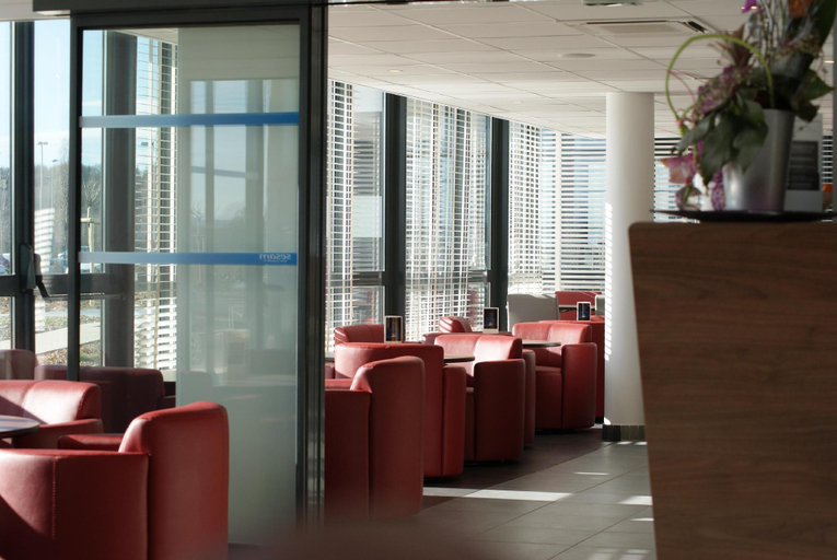 Public Area 2, B&B HOTEL Lyon Aéroport Saint-Quentin-Fallavier, Isère
