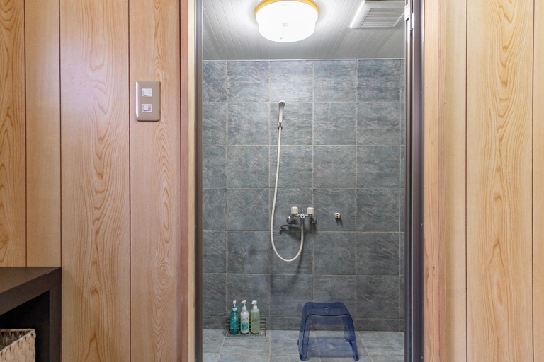 Public Area, Entire renovated house,  Free Internet , 3 Parking, Uruma
