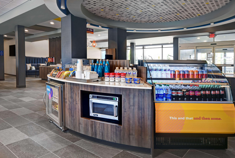 Public Area 2, Tru by Hilton Troy Detroit, Oakland