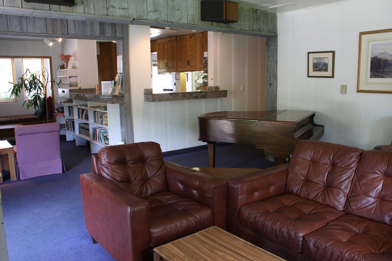 Public Area 3, St. Moritz Lodge & Condominiums, Pitkin