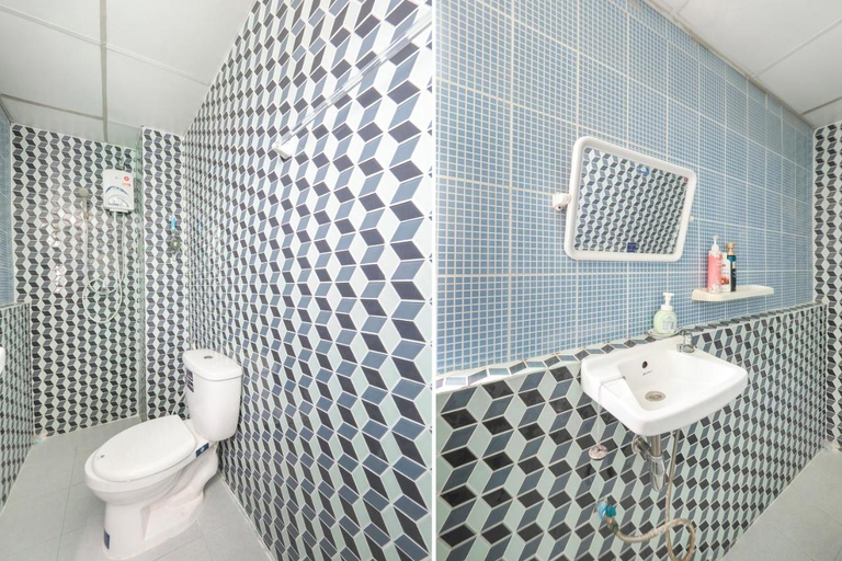 Bathroom 5, Sukhum Mega Bangna Guest House, Prawet