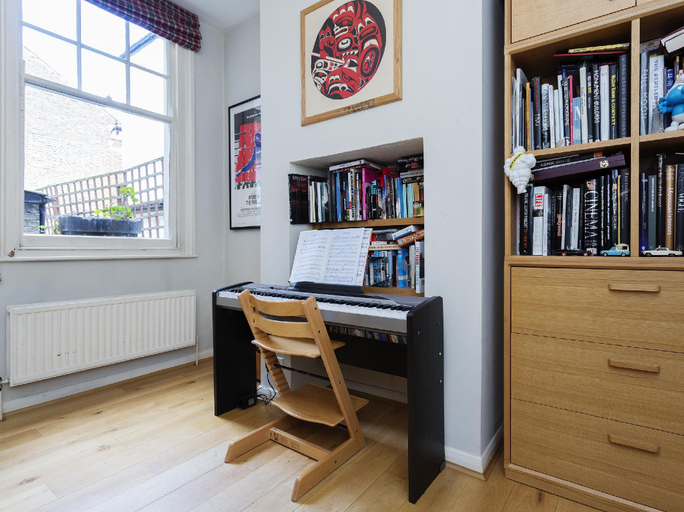 Public Area, Veeve  3 Bed House On Stapleton Road Wandsworth, London