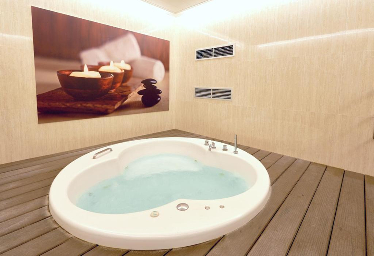 Bathroom 5, Hotel Garbi Millenni, Barcelona