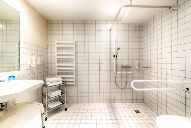 Bathroom 5, B&B Hotel Berlin City-Ost, Berlin