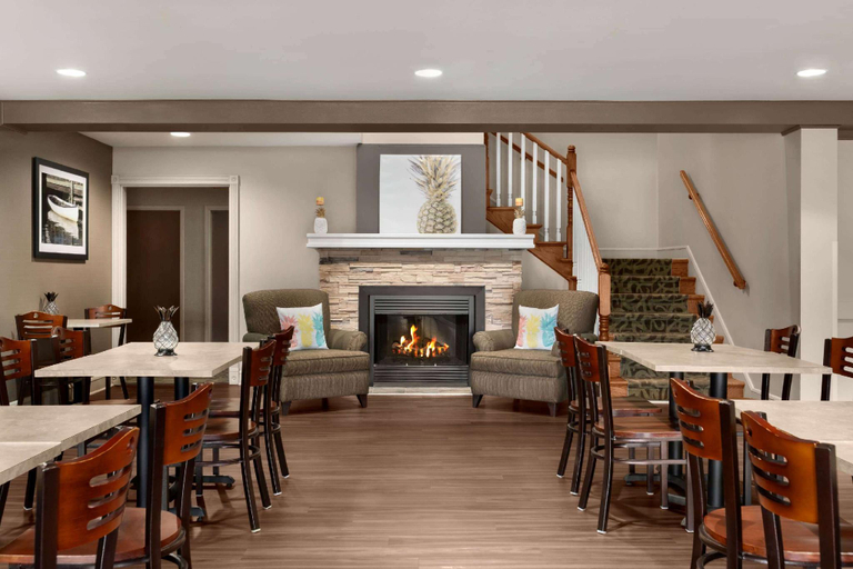 Public Area 2, Travelodge Suites by Wyndham Moncton, Westmorland