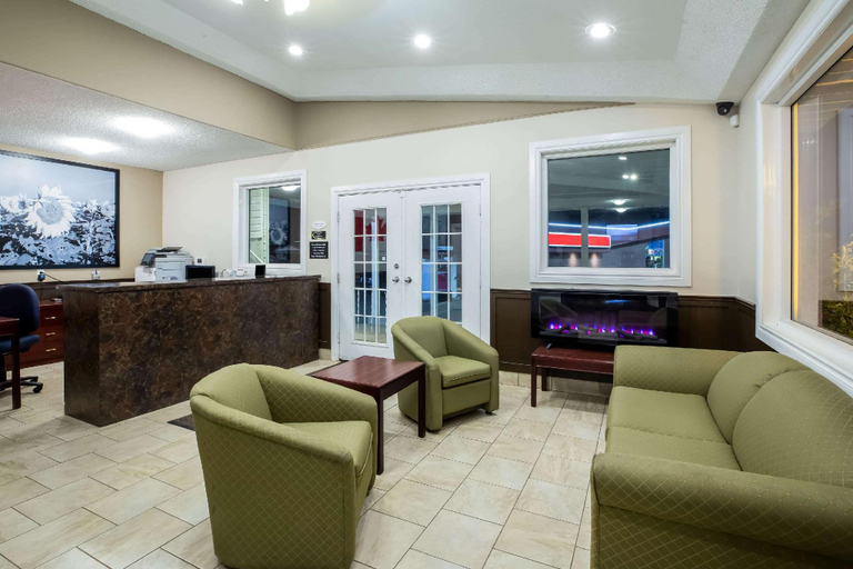 Public Area 2, Super 8 by Wyndham Smoky Lake, Division No. 12
