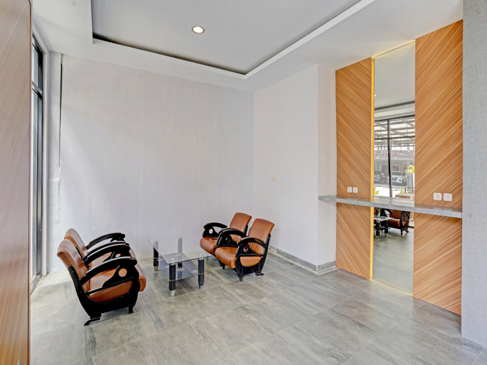 Public Area 4, Capital O 2242 Hotel Rahayu, Cirebon