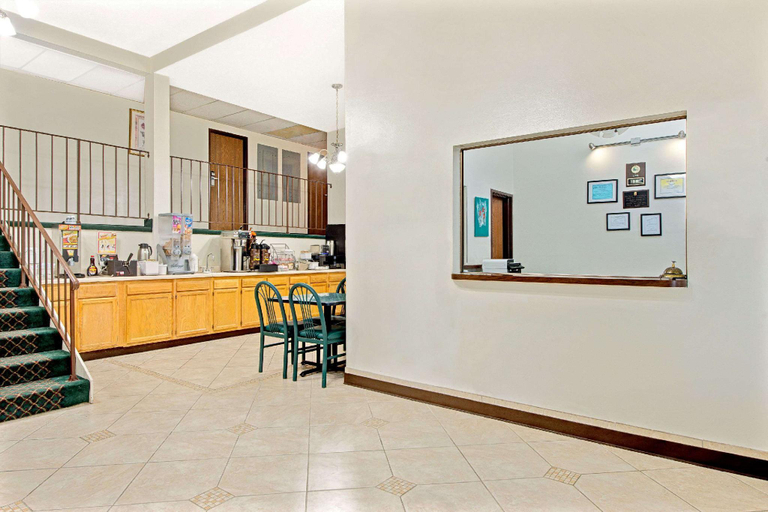Public Area 2, Super 8 by Wyndham Eureka/Six Flags Nearby, Saint Louis