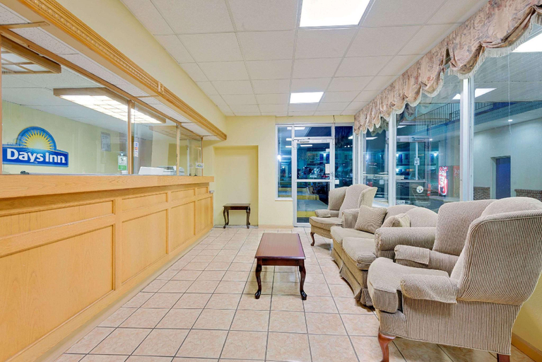 Public Area, Days Inn by Wyndham Waynesboro, Franklin