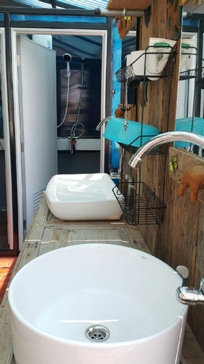 Route 323 coffee & hostel, Muang Kanchanaburi