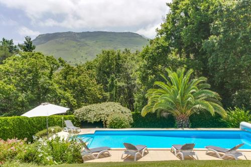 Olhette Villa Sleeps 8 Pool WiFi, Pyrénées-Atlantiques