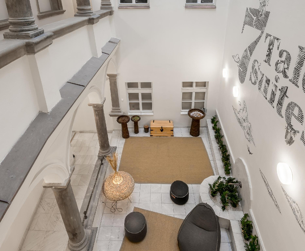 Public Area 3, 7 Tales Apartments by Adrez Living, Praha 1