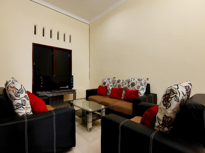 Public Area, OYO 1694 Pariban Homestay, Samosir