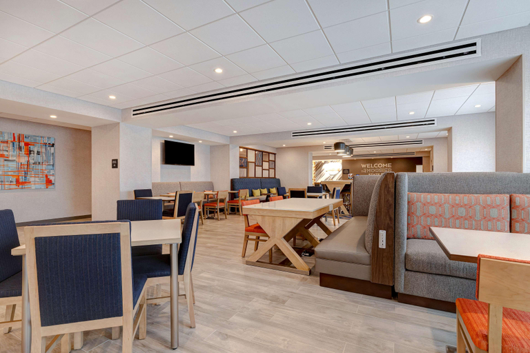 Public Area, Hampton Inn Crown Point, Lake
