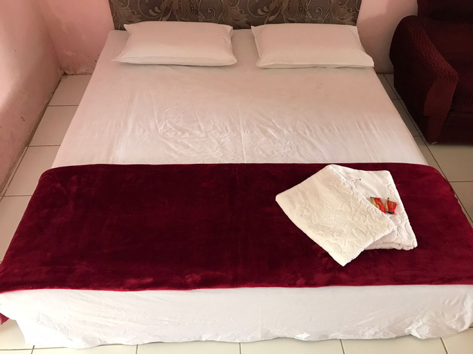 Bedroom 2, Hotel Miranda at Desa Wisata Berastagi, Karo