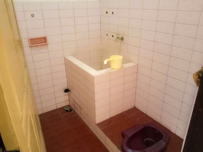 Bathroom 12