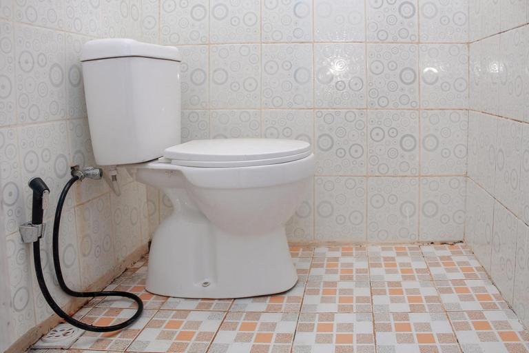 Bathroom 5, Liahz Lodge, Ende