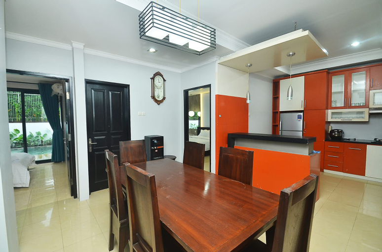 Dining Room 4, Villa Amethyst M-92 5BR With Private Pool Dago Pakar, Bandung