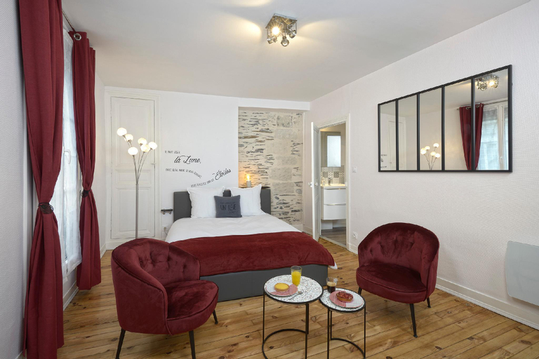 Bedroom 2, Hyper Centre rue de la Roe, Maine-et-Loire