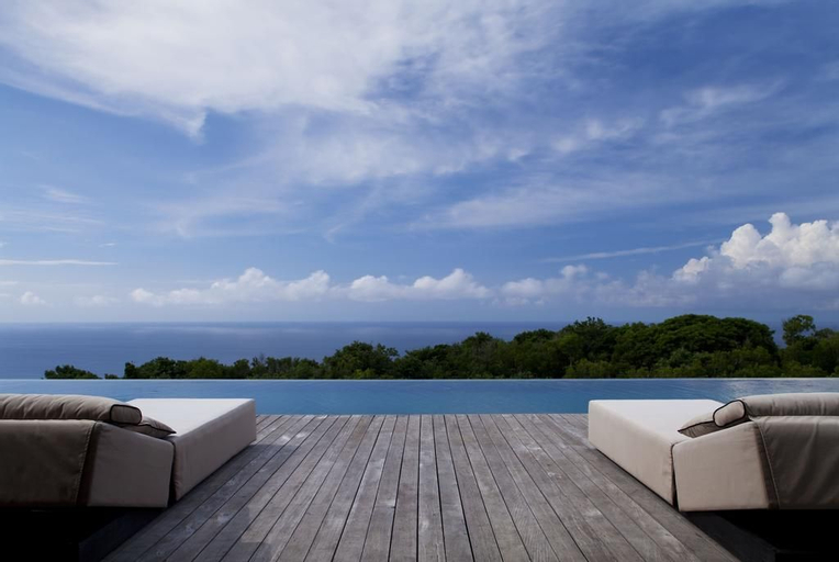 Exterior & Views 1