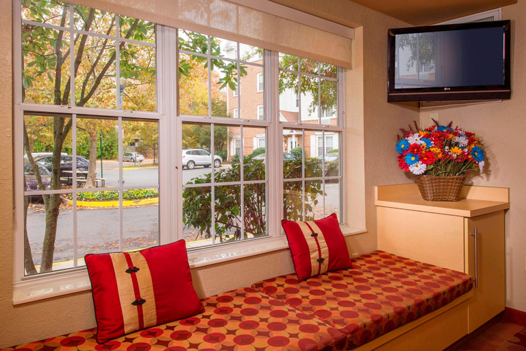 Public Area 2, Sonesta Simply Suites Falls Church, Falls Church