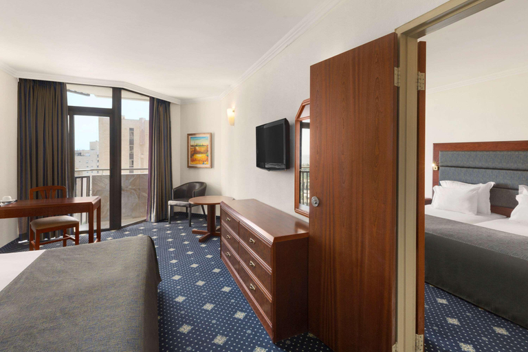 Bedroom 4, Ramada by Wyndham Jerusalem