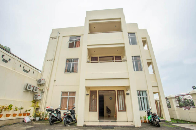 Exterior & Views 1, RedDoorz near Universitas Samratulangi Manado, Manado