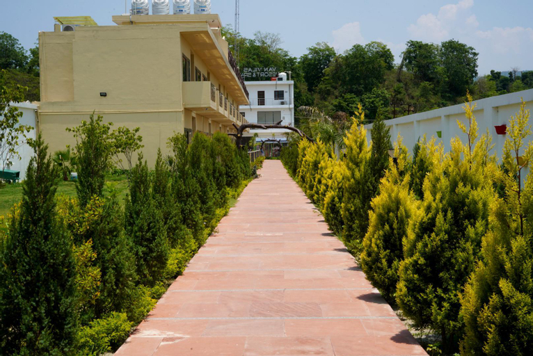 Exterior & Views