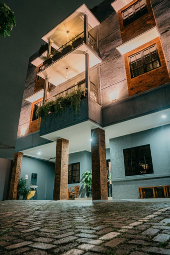 Exterior & Views 23