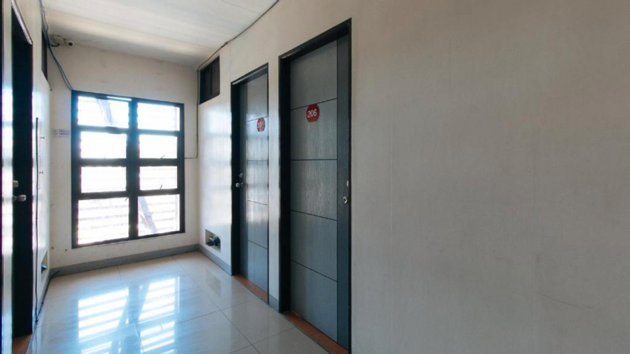 Public Area 2, RedDoorz @ CAA Road Las Piñas, Las Piñas