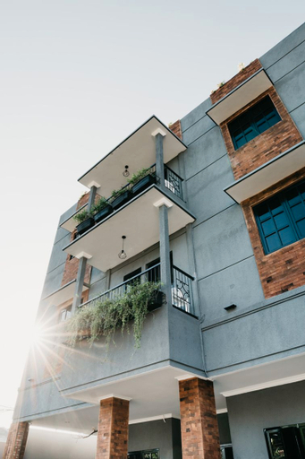 Exterior & Views 25