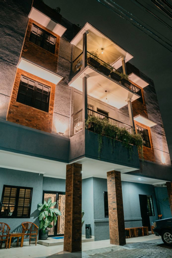 Exterior & Views 22