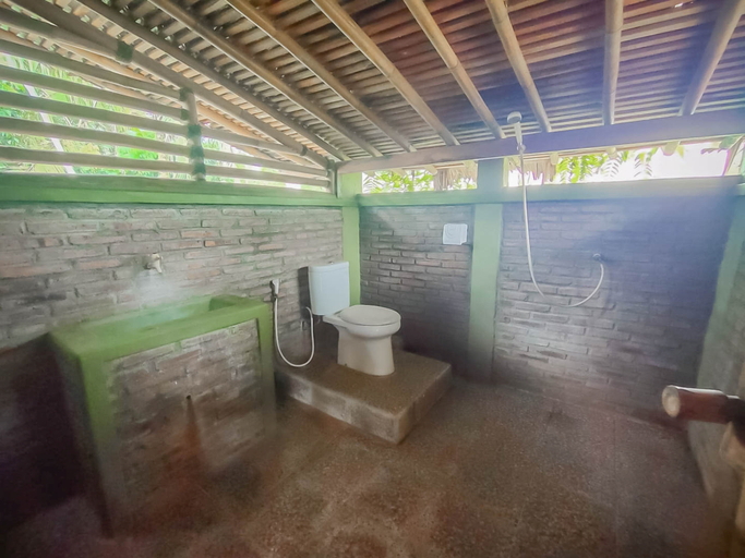 Bathroom, Baleku Bamboo Retreat, Pangandaran