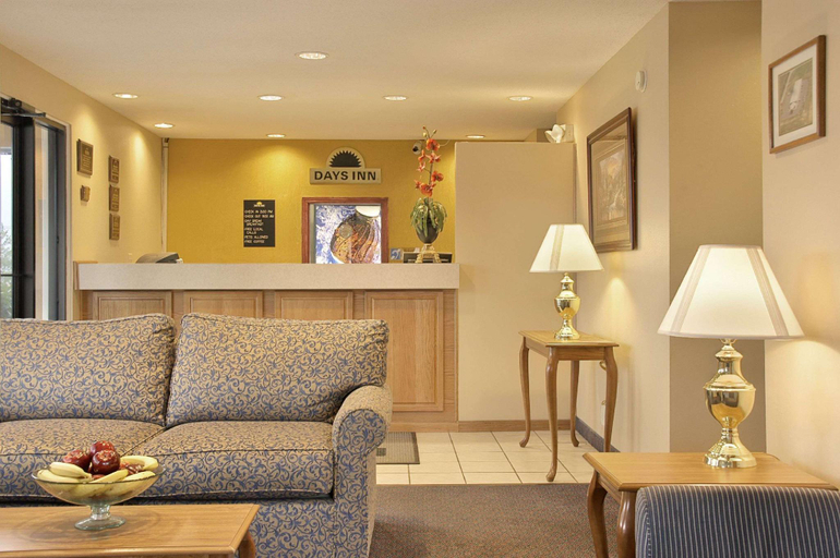 Public Area 2, Days Inn by Wyndham Plainfield, Hendricks