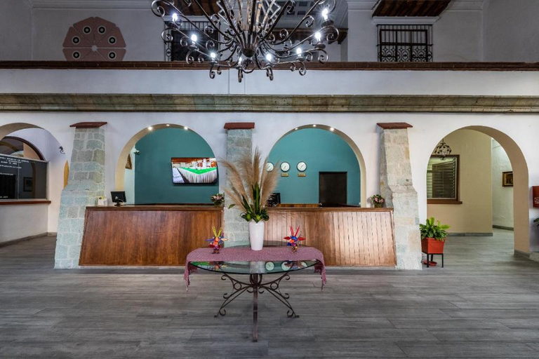 Public Area 4, Mision de los Angeles, Del Centro