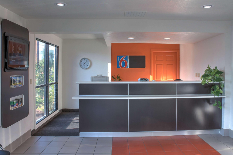 Public Area 3, Motel 6 Bishop, CA, Inyo