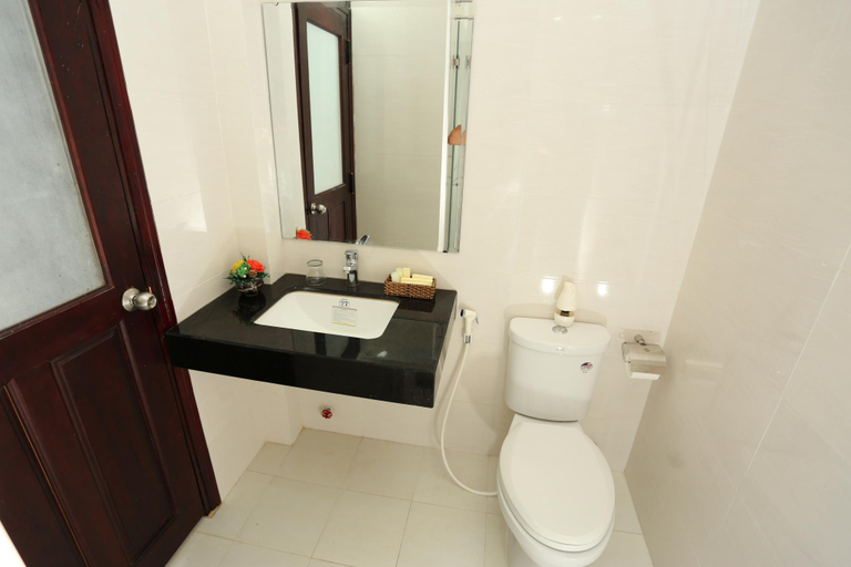 Bathroom 3, Queen Hotel Hong Bang, Nha Trang