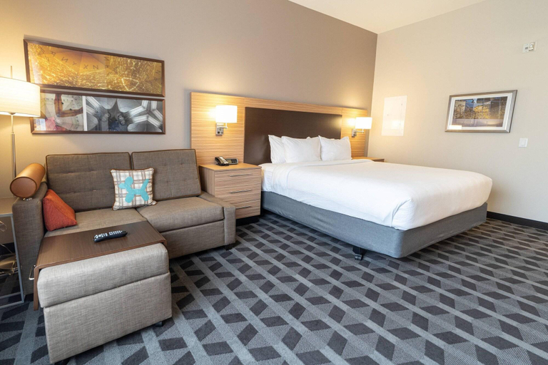 Bedroom 3, Towneplace Suites By Marriott Petawawa, Renfrew