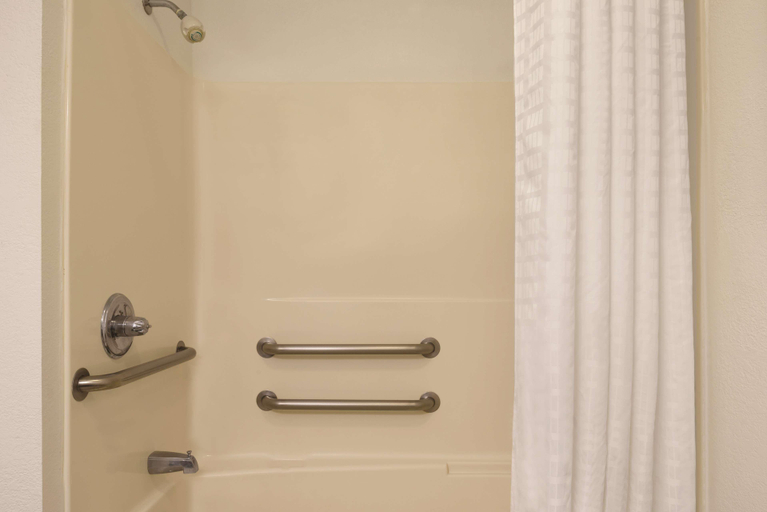 Bathroom 4, Country Inn & Suites by Radisson, Germantown, WI, Washington